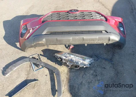 2019 Toyota Rav4 Xle z USA, uszkodzony, nr VIN JTMW1RFV4KD501757